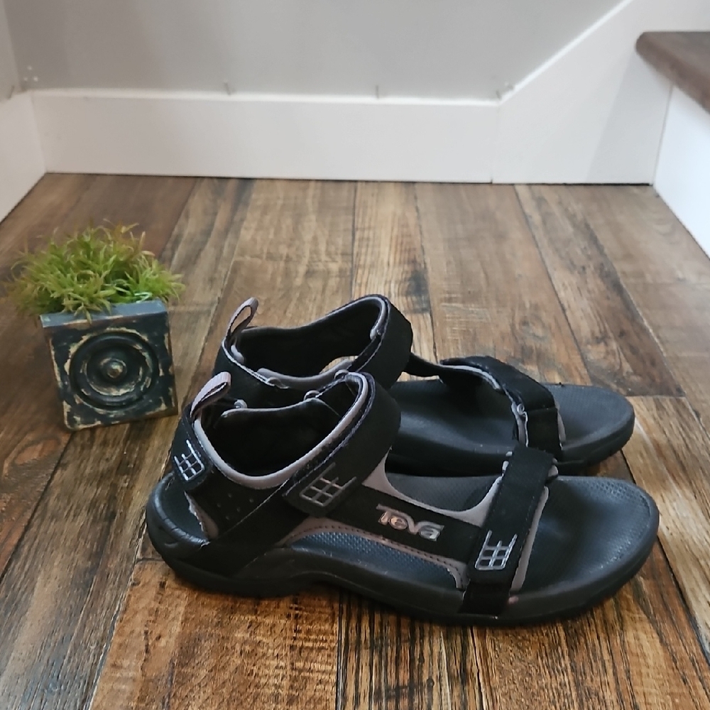 Teva‎ Men's Outdoor Black and Gray Sandals